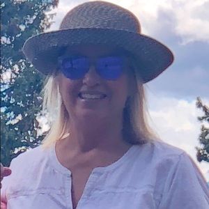 Meet your Posher, Carol